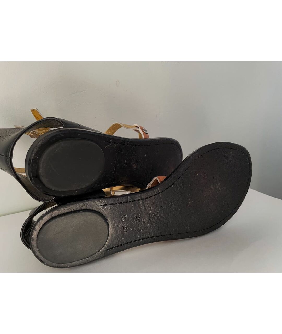 LOUIS VUITTON PRE-OWNED Золотые кожаные сандалии, фото 7