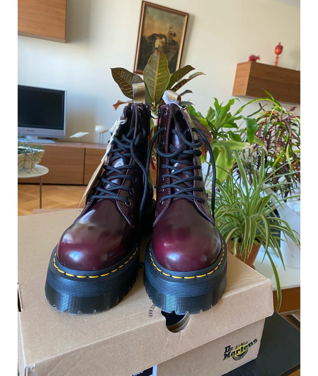 DR. MARTENS