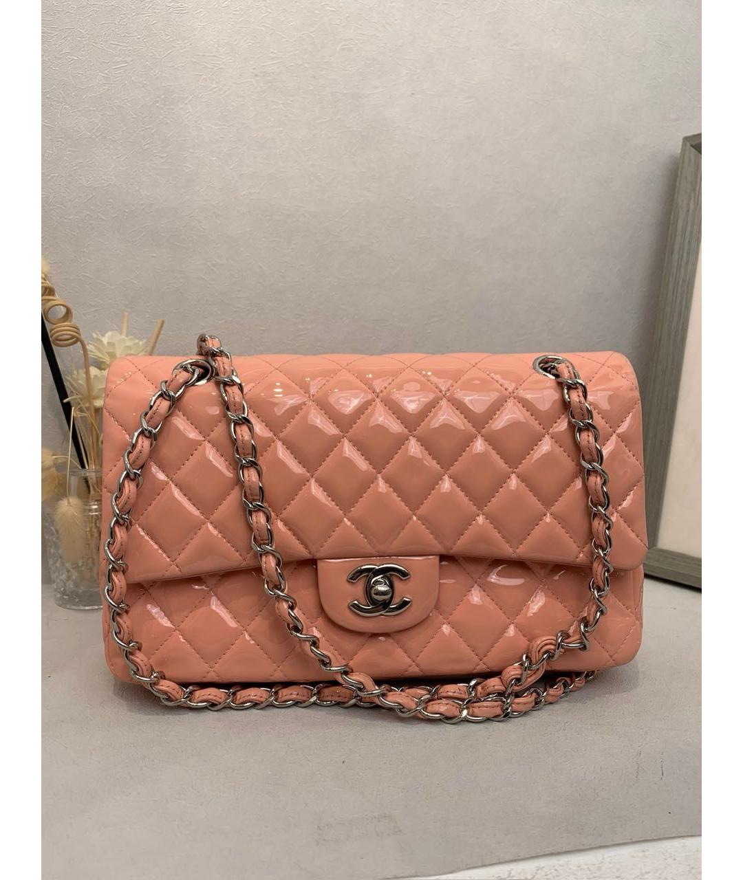 CHANEL Коралловая сумка через плечо из лакированной кожи, фото 2