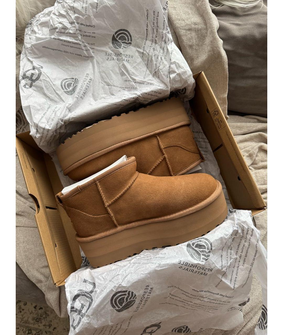 UGG AUSTRALIA Коричневые замшевые ботинки, фото 2