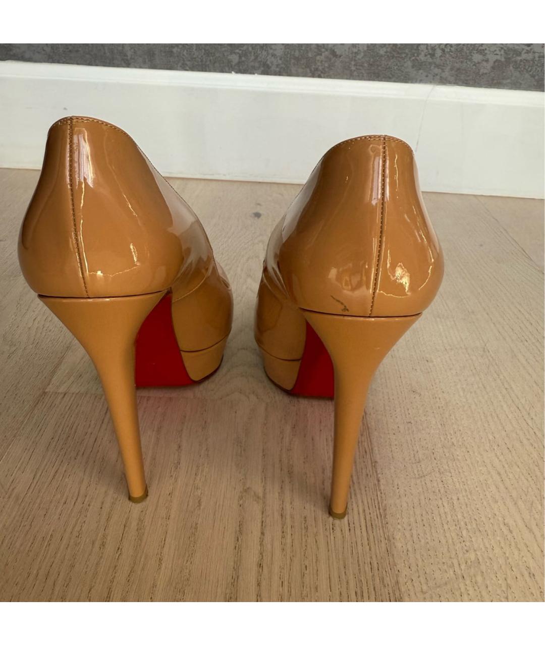 CHRISTIAN LOUBOUTIN Бежевые туфли из лакированной кожи, фото 3