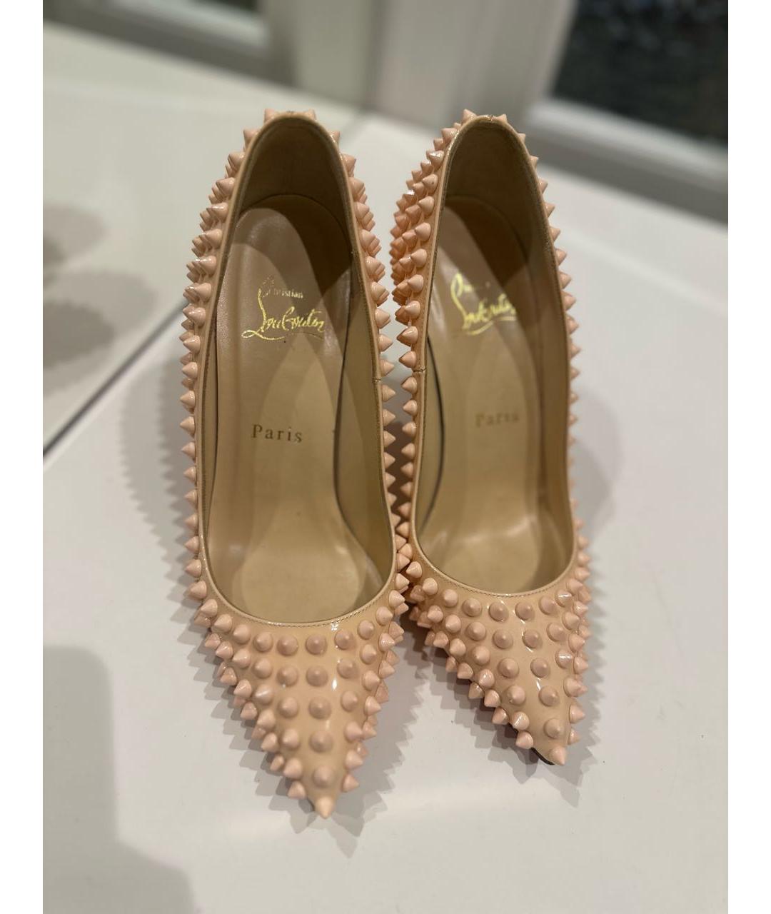 CHRISTIAN LOUBOUTIN Бежевые туфли из лакированной кожи, фото 3