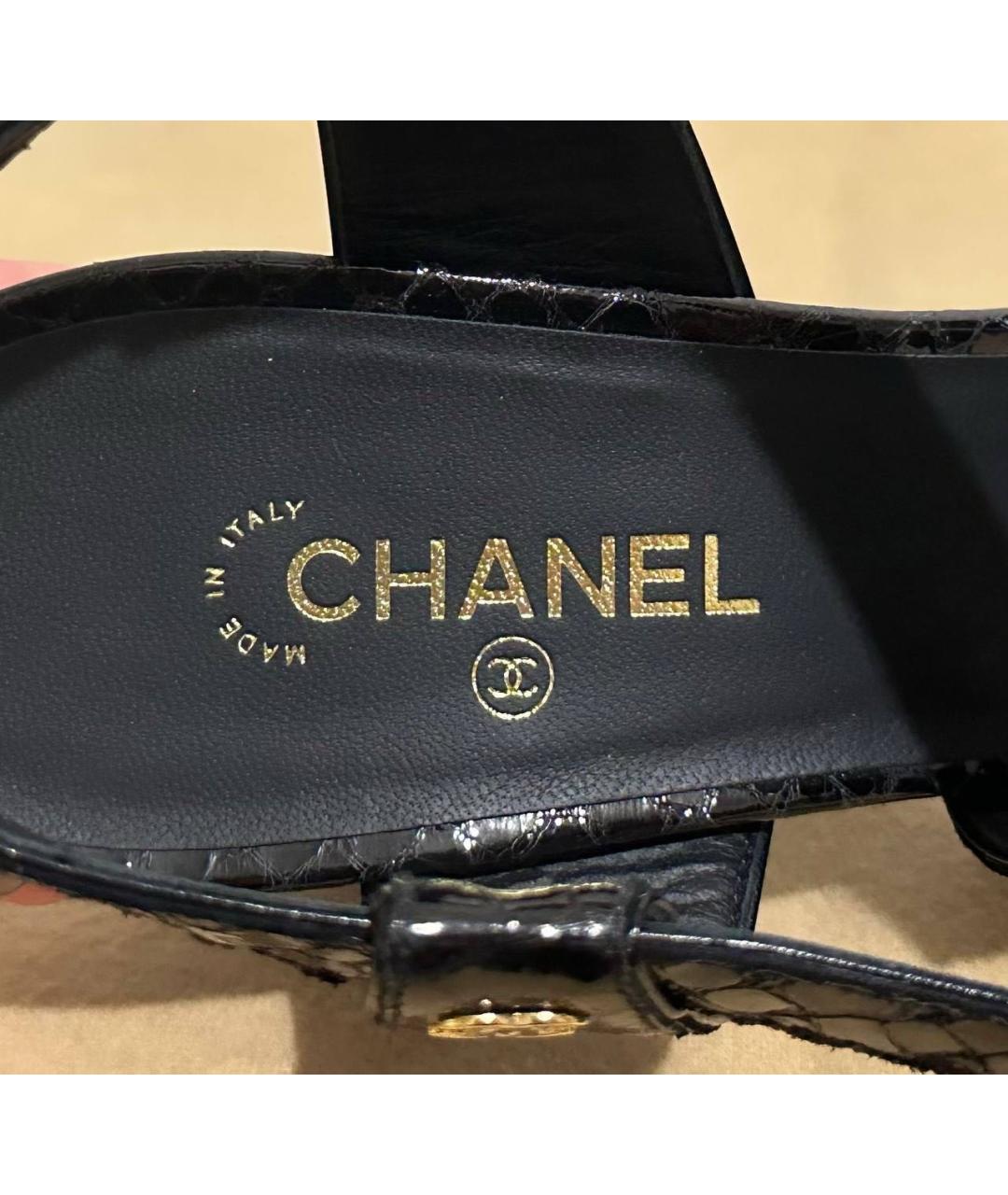 CHANEL Черные босоножки из экзотической кожи, фото 6