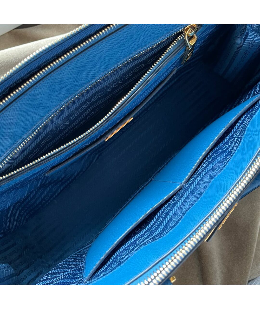 PRADA Синяя кожаная сумка с короткими ручками, фото 5