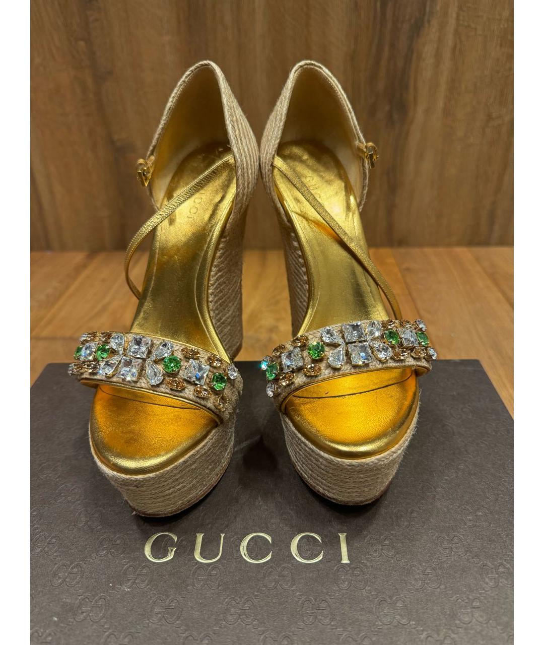 GUCCI Золотые кожаные босоножки, фото 2