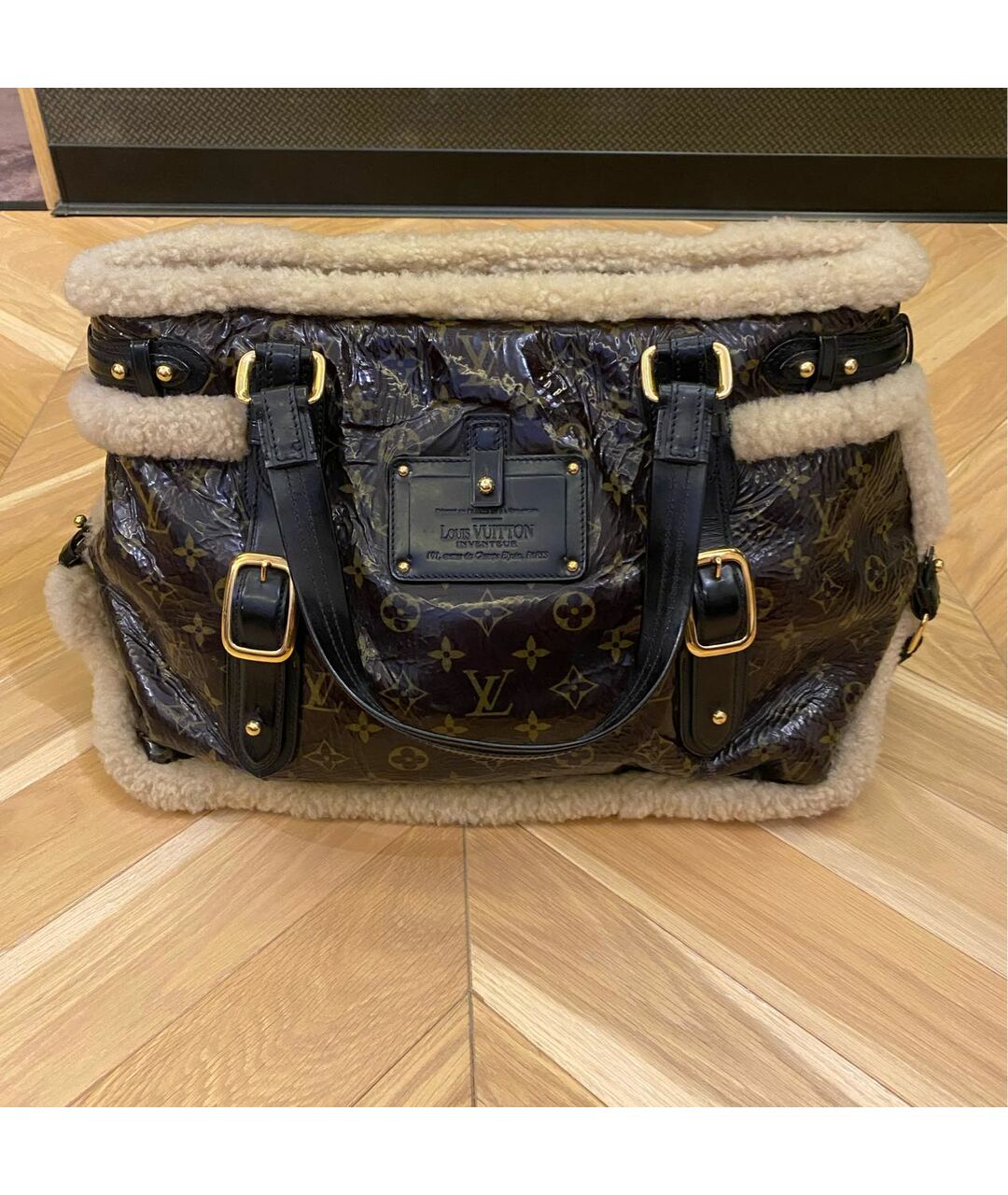 LOUIS VUITTON PRE-OWNED Коричневая сумка тоут из лакированной кожи, фото 9