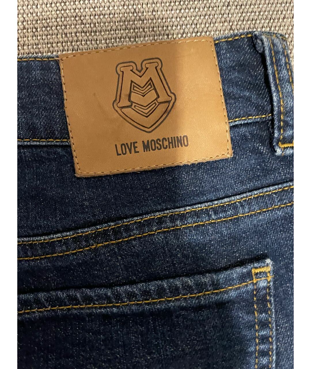 LOVE MOSCHINO Темно-синие хлопко-лиоцелловые прямые джинсы, фото 4