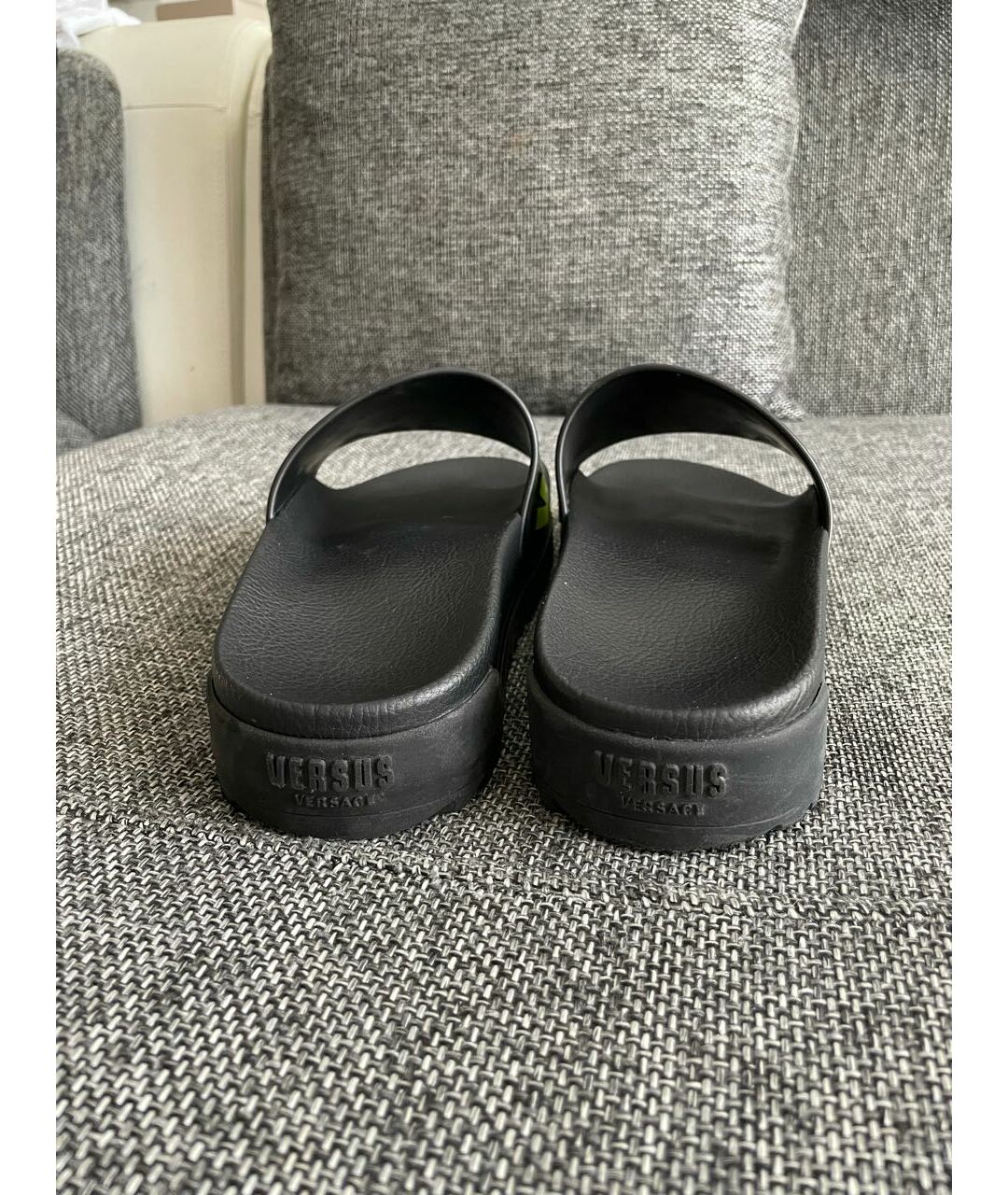 VERSUS VERSACE Черные резиновые сандалии, фото 4