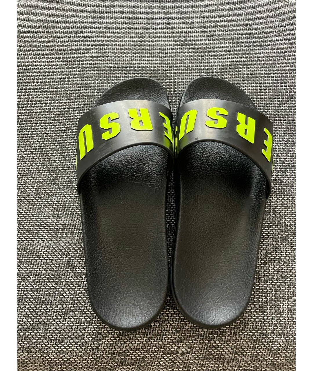 VERSUS VERSACE Черные резиновые сандалии, фото 3