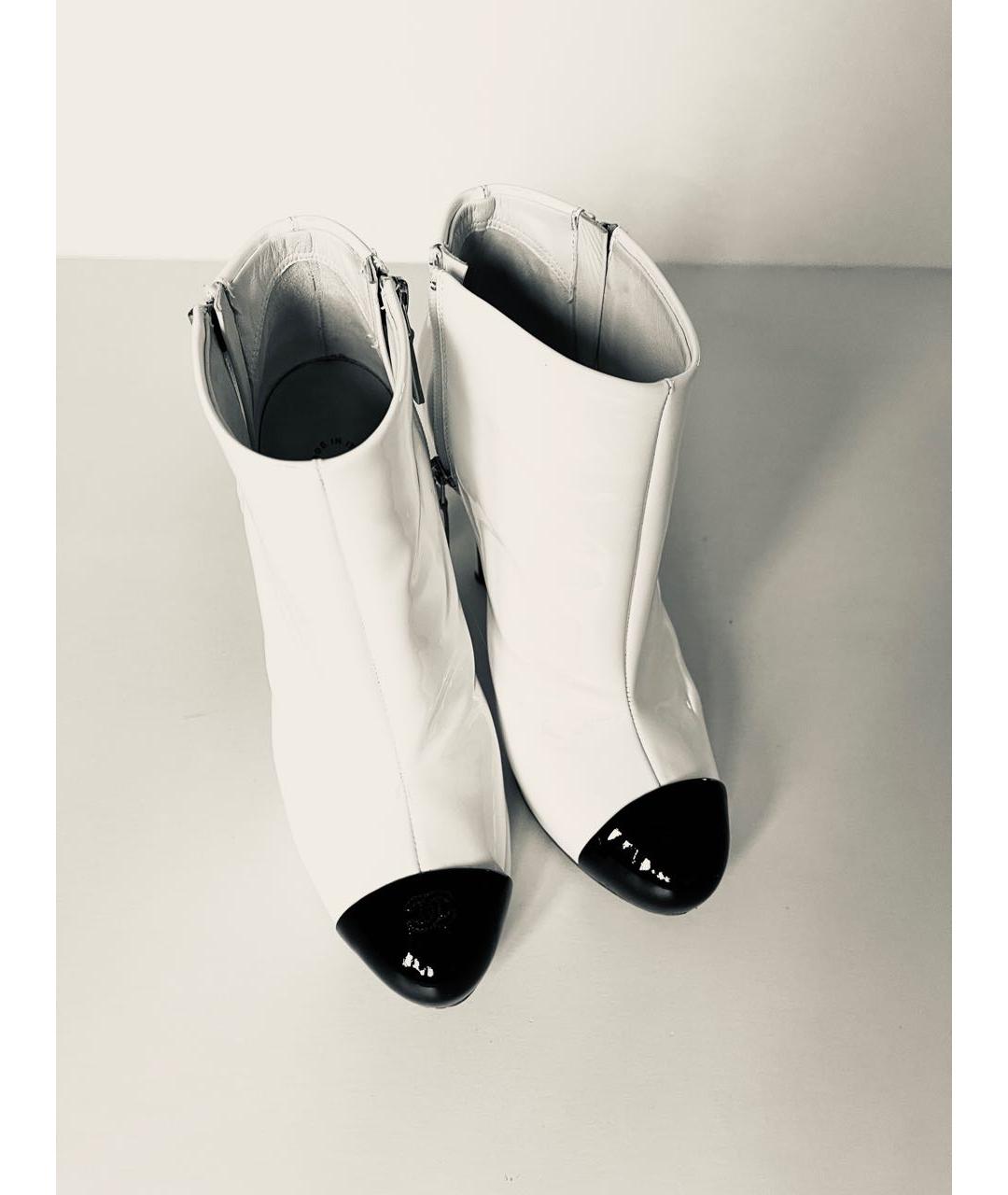 CHANEL Белые ботильоны из лакированной кожи, фото 6