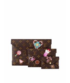 LOUIS VUITTON Косметичка