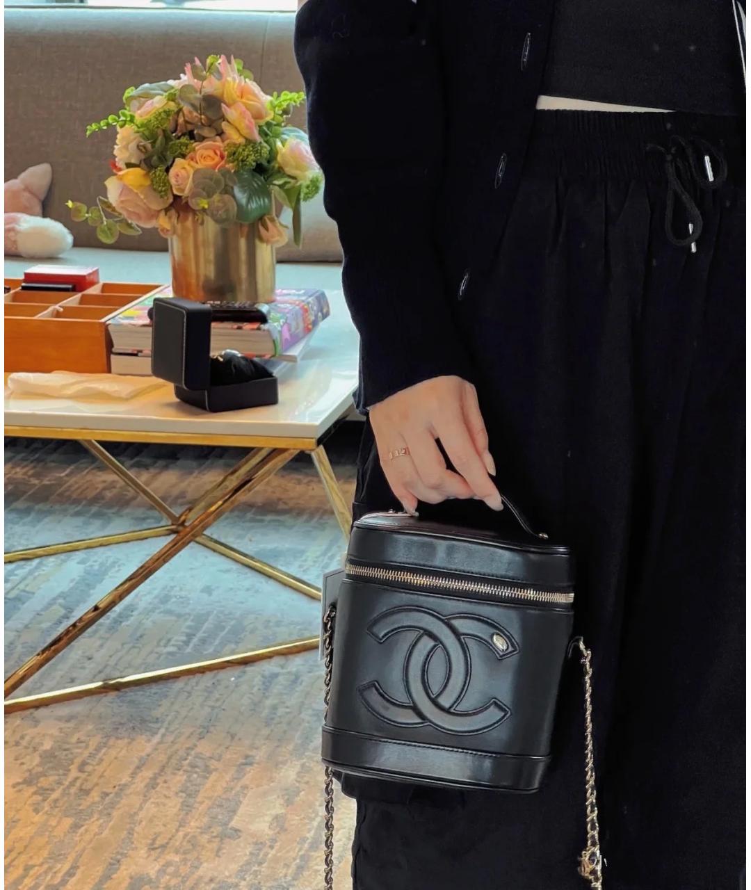 CHANEL Черная кожаная сумка с короткими ручками, фото 6