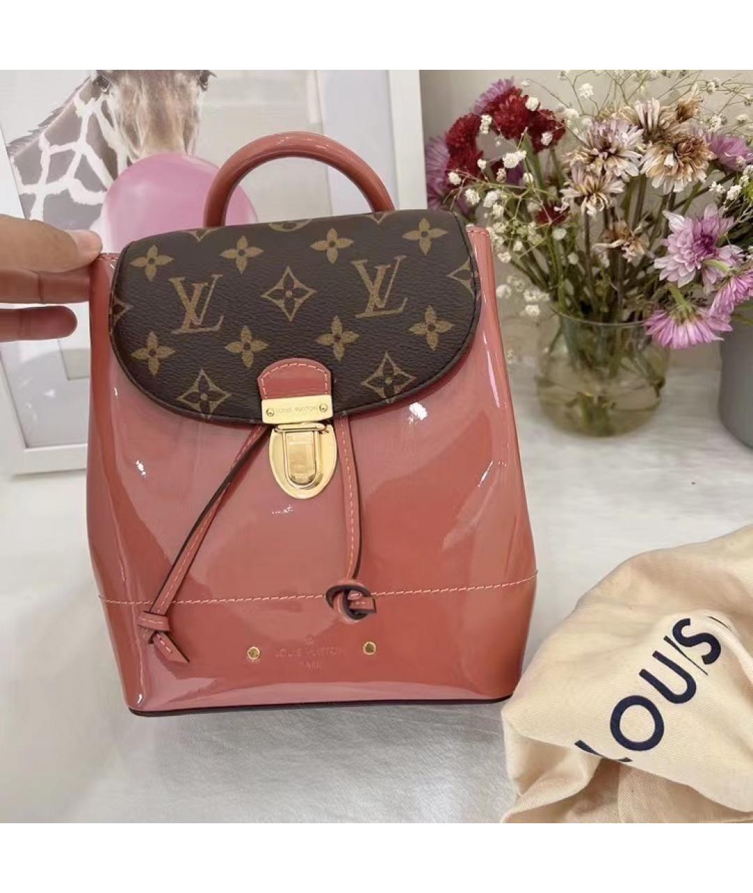 LOUIS VUITTON Розовый рюкзак из лакированной кожи, фото 7