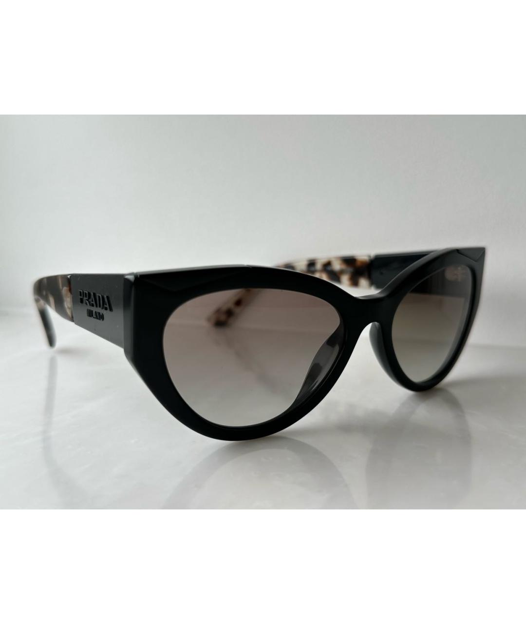 PRADA Черные пластиковые солнцезащитные очки, фото 2