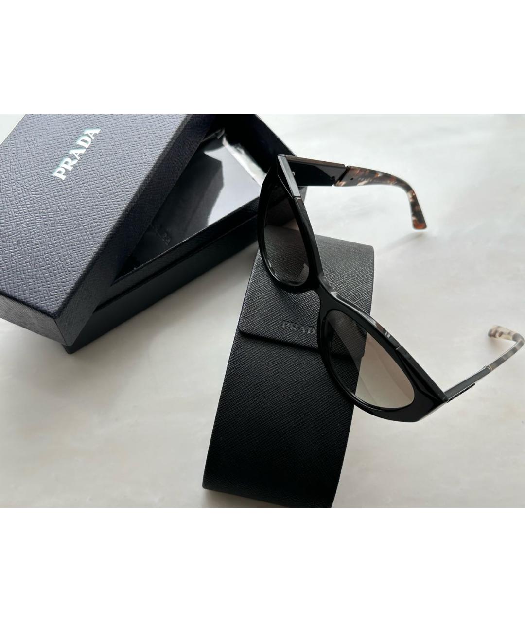 PRADA Черные пластиковые солнцезащитные очки, фото 4