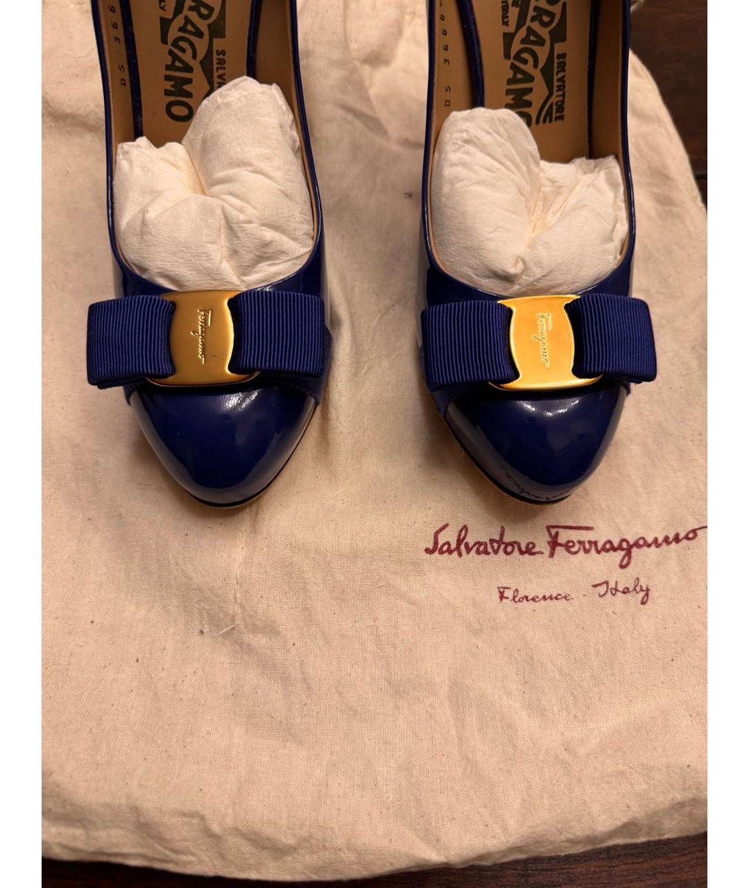 SALVATORE FERRAGAMO Синие туфли из лакированной кожи, фото 3