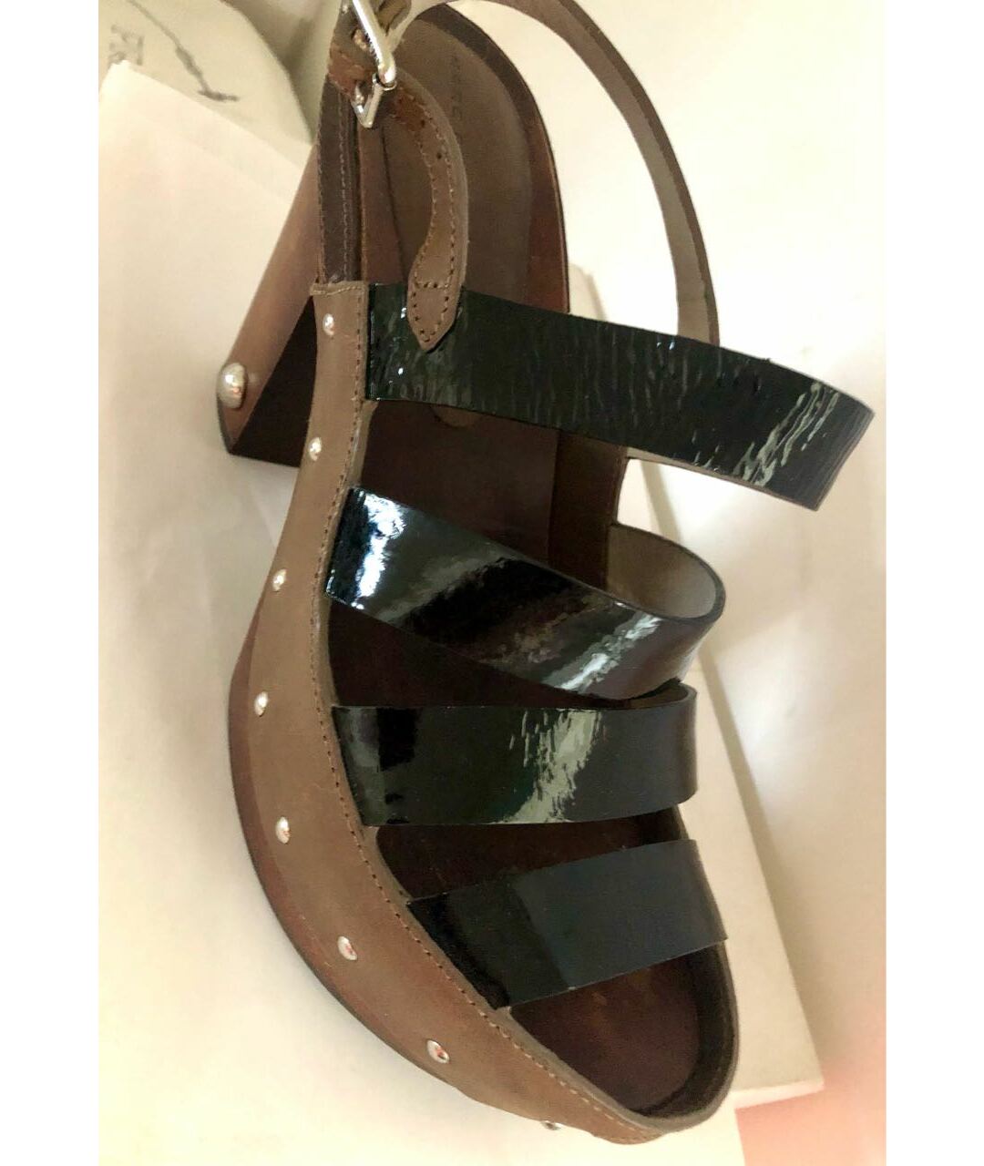 MARC BY MARC JACOBS Черные босоножки из лакированной кожи, фото 2