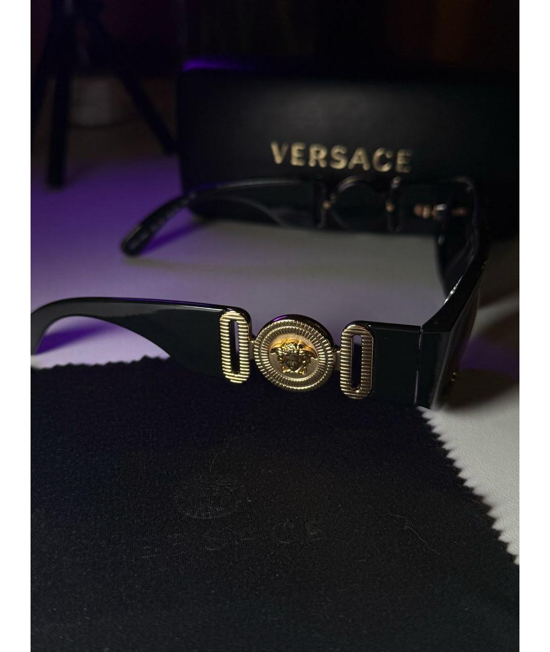 VERSACE Черные пластиковые солнцезащитные очки, фото 4