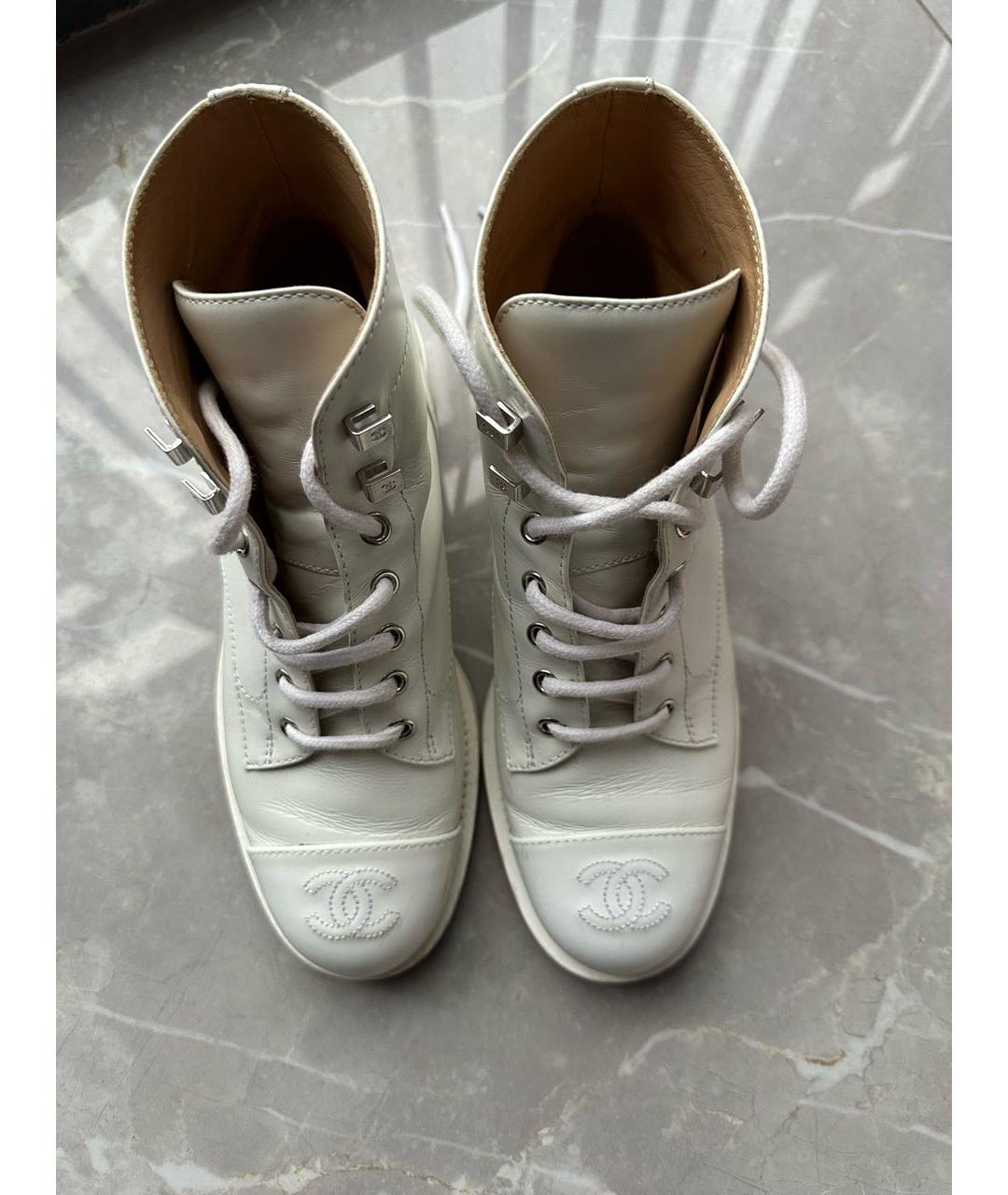 CHANEL Белые кожаные ботинки, фото 3