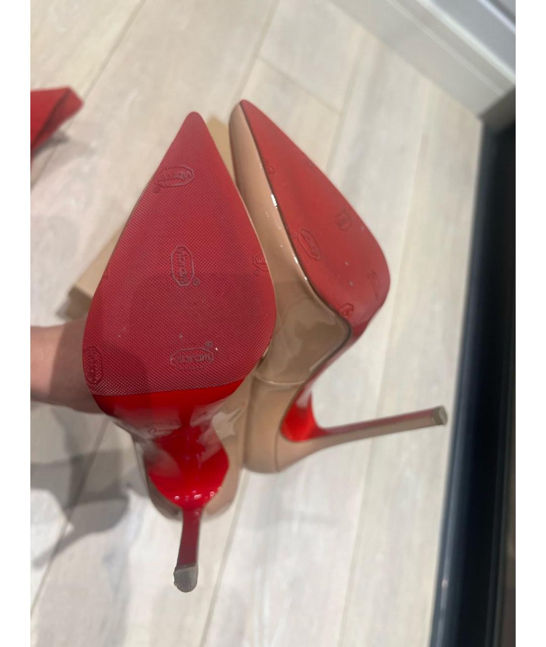 CHRISTIAN LOUBOUTIN Бежевые туфли из лакированной кожи, фото 5