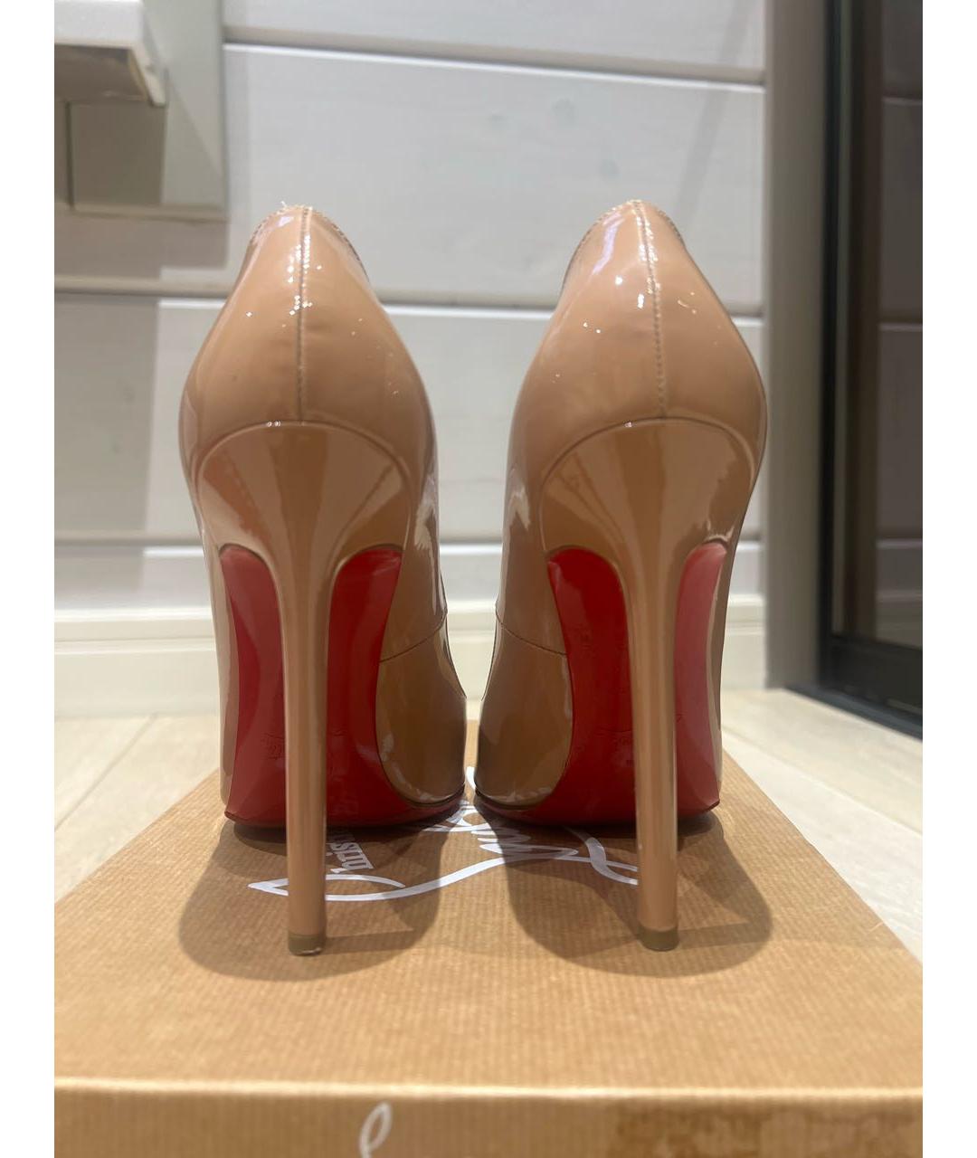 CHRISTIAN LOUBOUTIN Бежевые туфли из лакированной кожи, фото 4