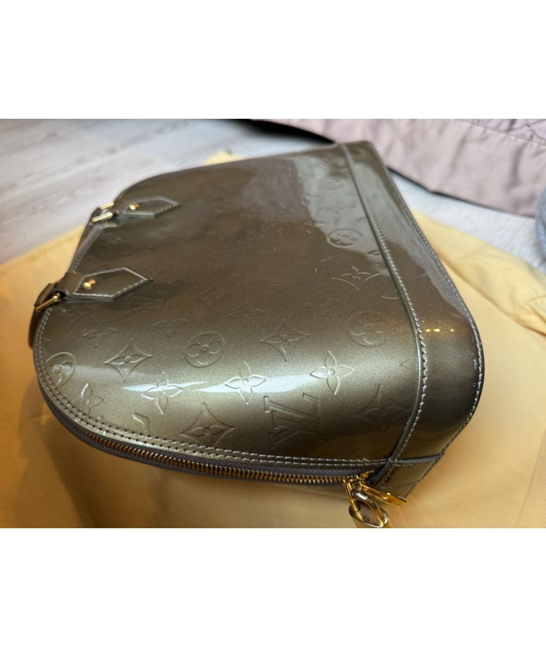 LOUIS VUITTON Сумка с короткими ручками из лакированной кожи, фото 5