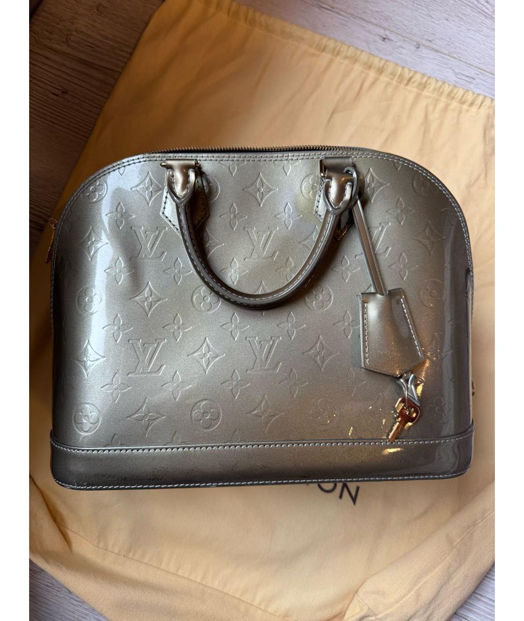 LOUIS VUITTON Сумка с короткими ручками из лакированной кожи, фото 9