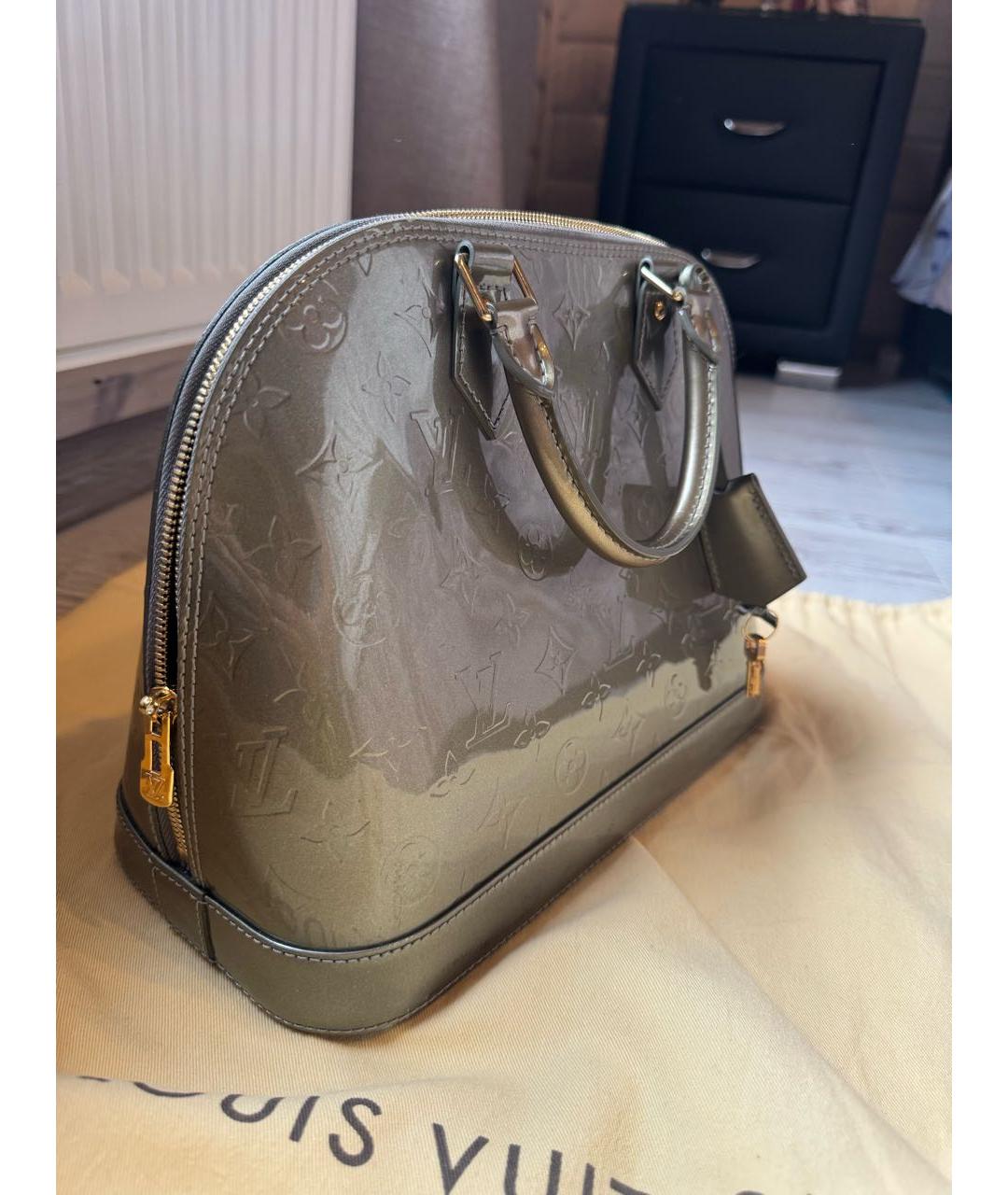 LOUIS VUITTON Сумка с короткими ручками из лакированной кожи, фото 2