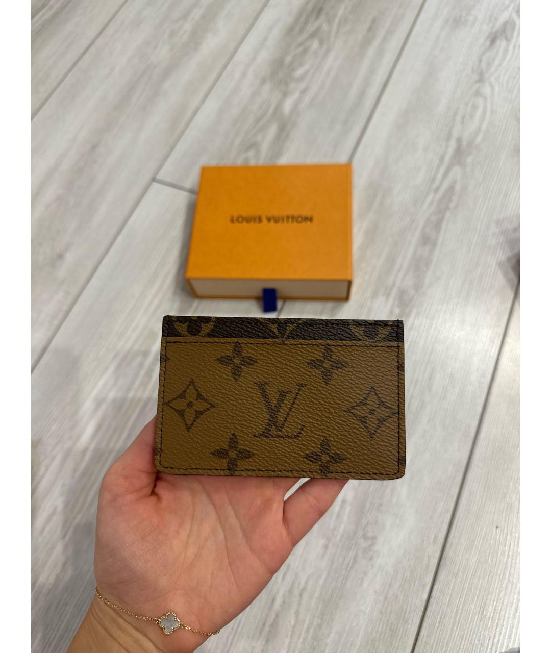 LOUIS VUITTON Коричневый кардхолдер из искусственной кожи, фото 3