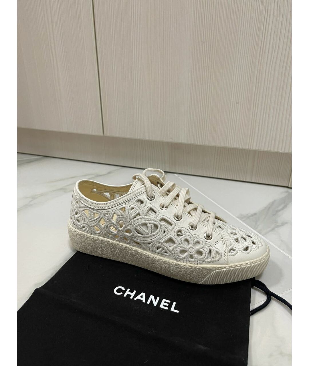 CHANEL PRE-OWNED Белые кожаные кроссовки, фото 5