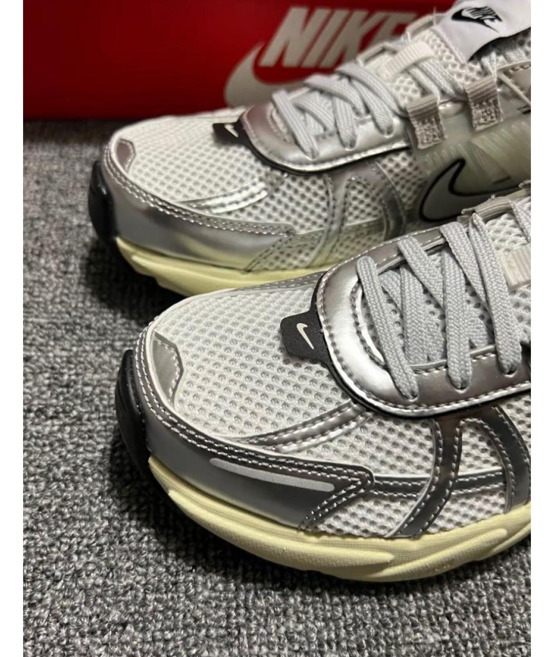 NIKE Серебряные синтетические низкие кроссовки / кеды, фото 4