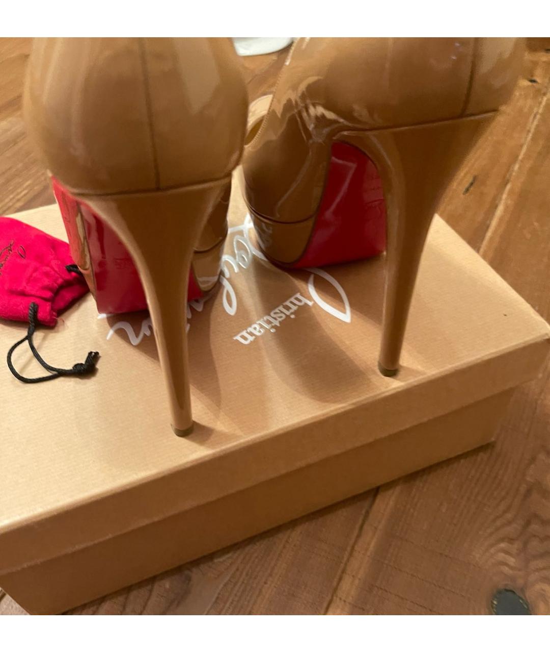 CHRISTIAN LOUBOUTIN Бежевые туфли из лакированной кожи, фото 4