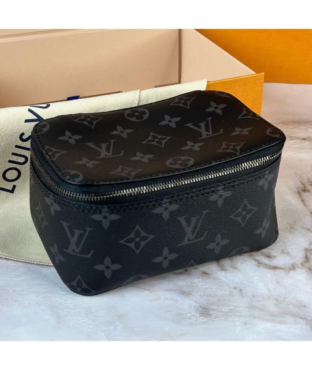 LOUIS VUITTON Черная косметичка, фото 4