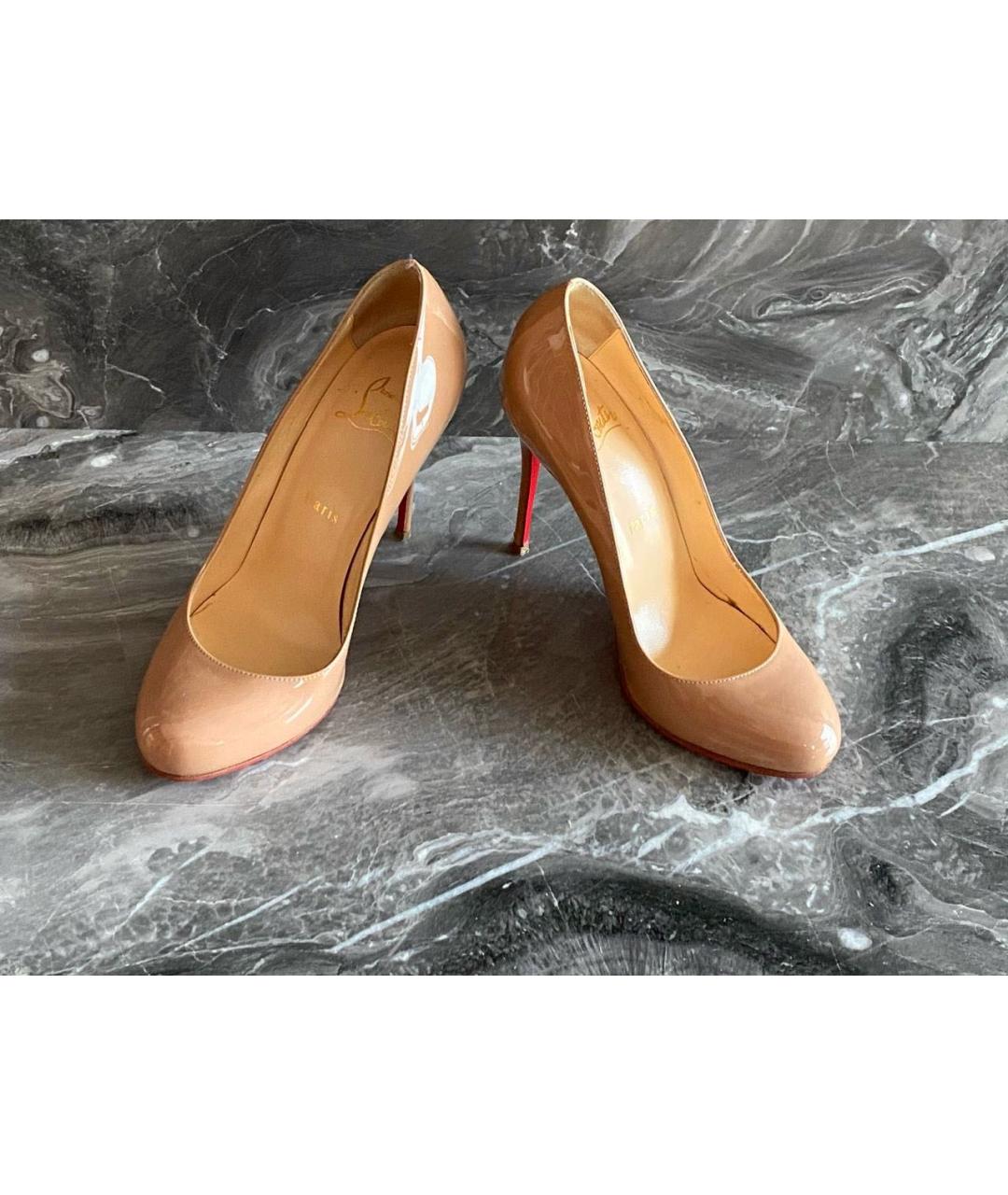 CHRISTIAN LOUBOUTIN Бежевые туфли из лакированной кожи, фото 5