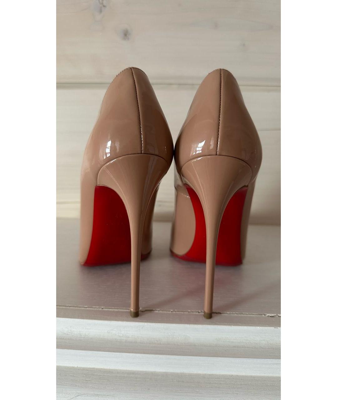 CHRISTIAN LOUBOUTIN Бежевые туфли из лакированной кожи, фото 4