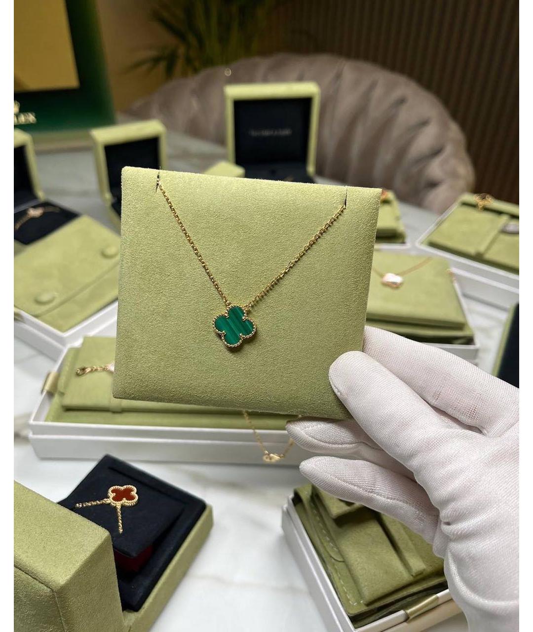 VAN CLEEF & ARPELS Зеленая подвеска из желтого золота, фото 4