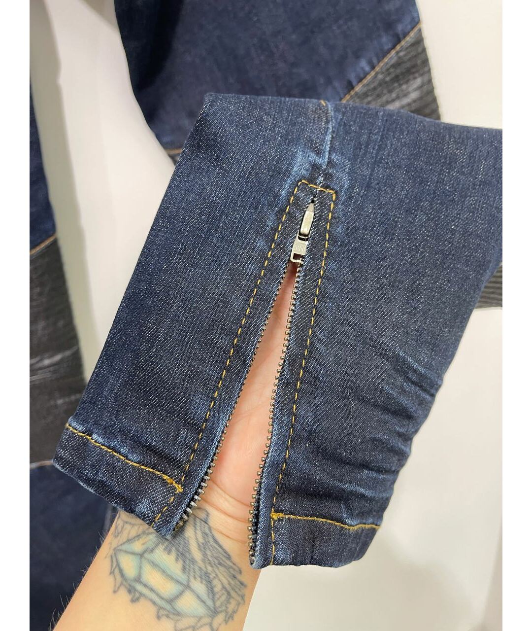 PHILIPP PLEIN Темно-синие хлопко-эластановые прямые джинсы, фото 2