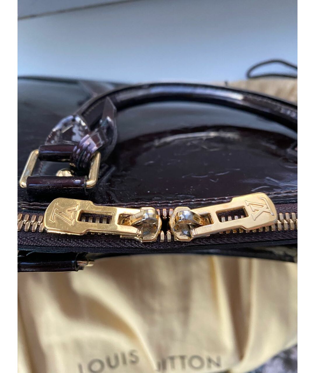 LOUIS VUITTON PRE-OWNED Бордовая сумка с короткими ручками из лакированной кожи, фото 5