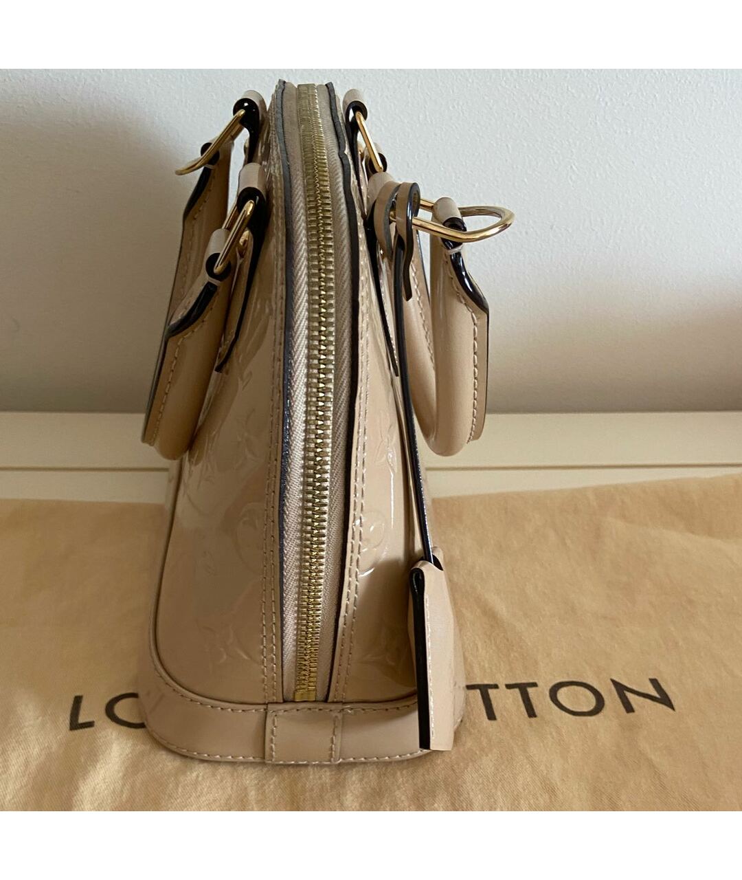 LOUIS VUITTON PRE-OWNED Бежевая сумка тоут из лакированной кожи, фото 5