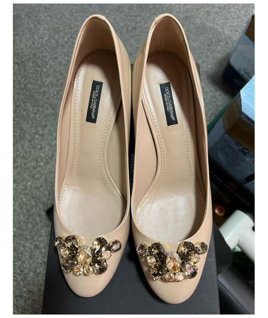 DOLCE&GABBANA Бежевые туфли из лакированной кожи, фото 7
