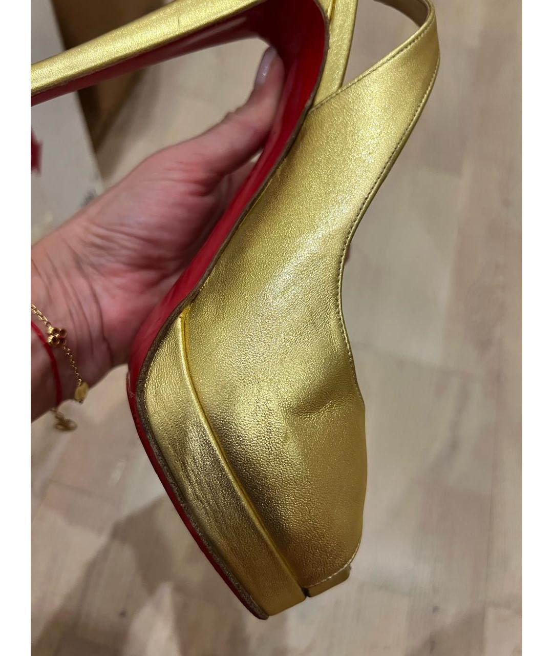 CHRISTIAN LOUBOUTIN Золотые кожаные босоножки, фото 6