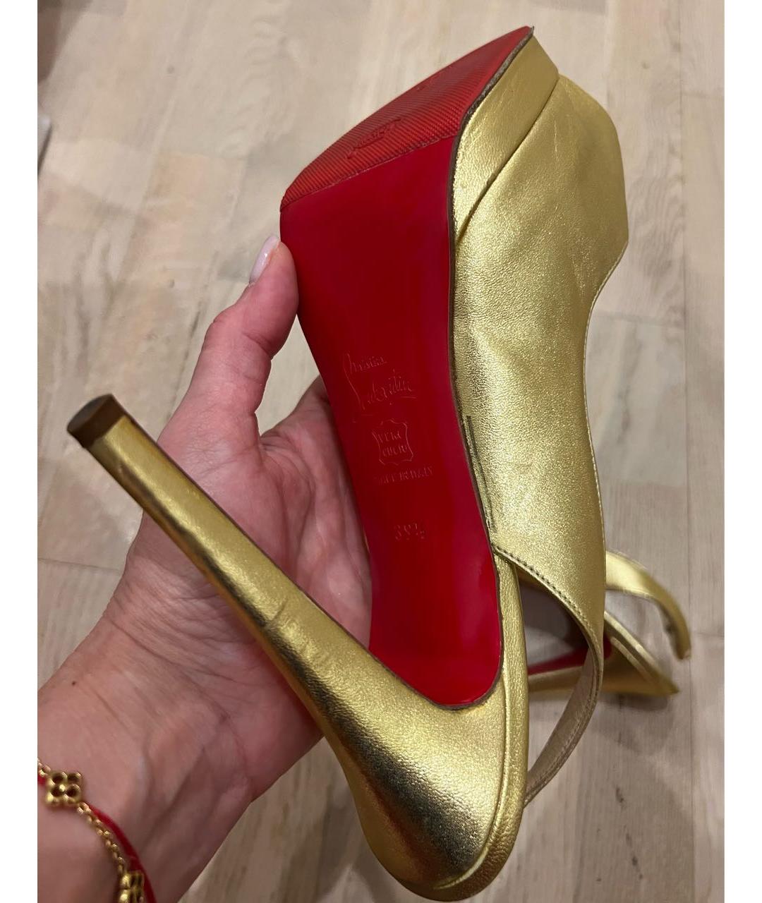 CHRISTIAN LOUBOUTIN Золотые кожаные босоножки, фото 5