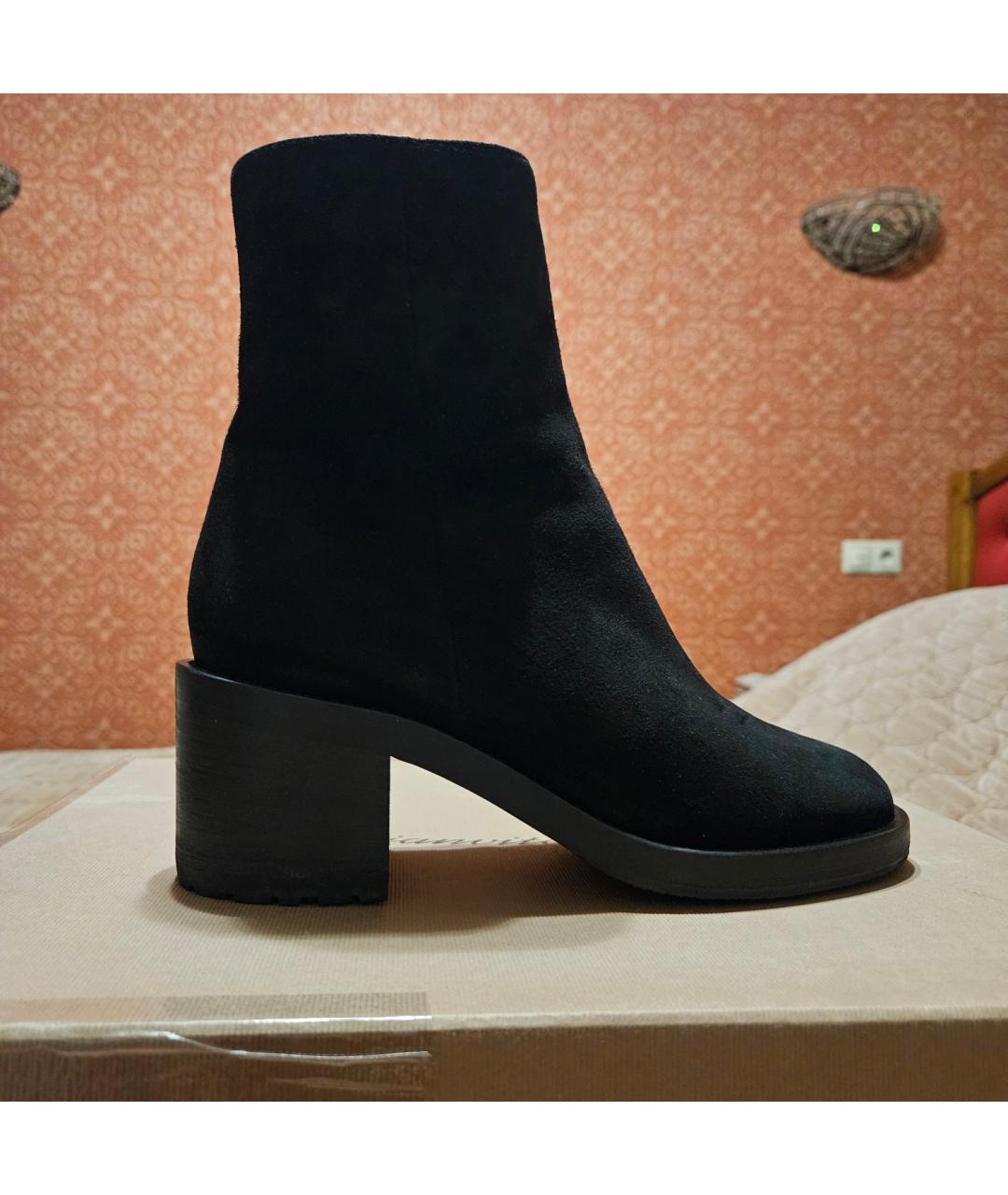 GIANVITO ROSSI Черные замшевые ботильоны, фото 9