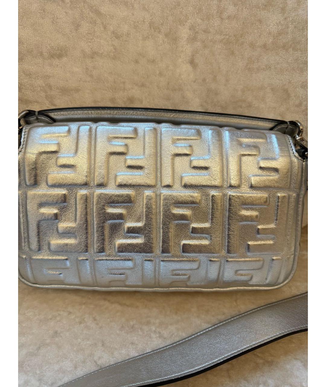 FENDI Серебряная кожаная сумка через плечо, фото 3