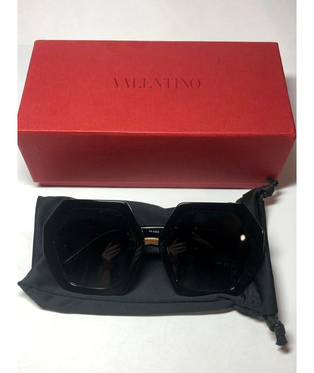 VALENTINO Черные пластиковые солнцезащитные очки, фото 4