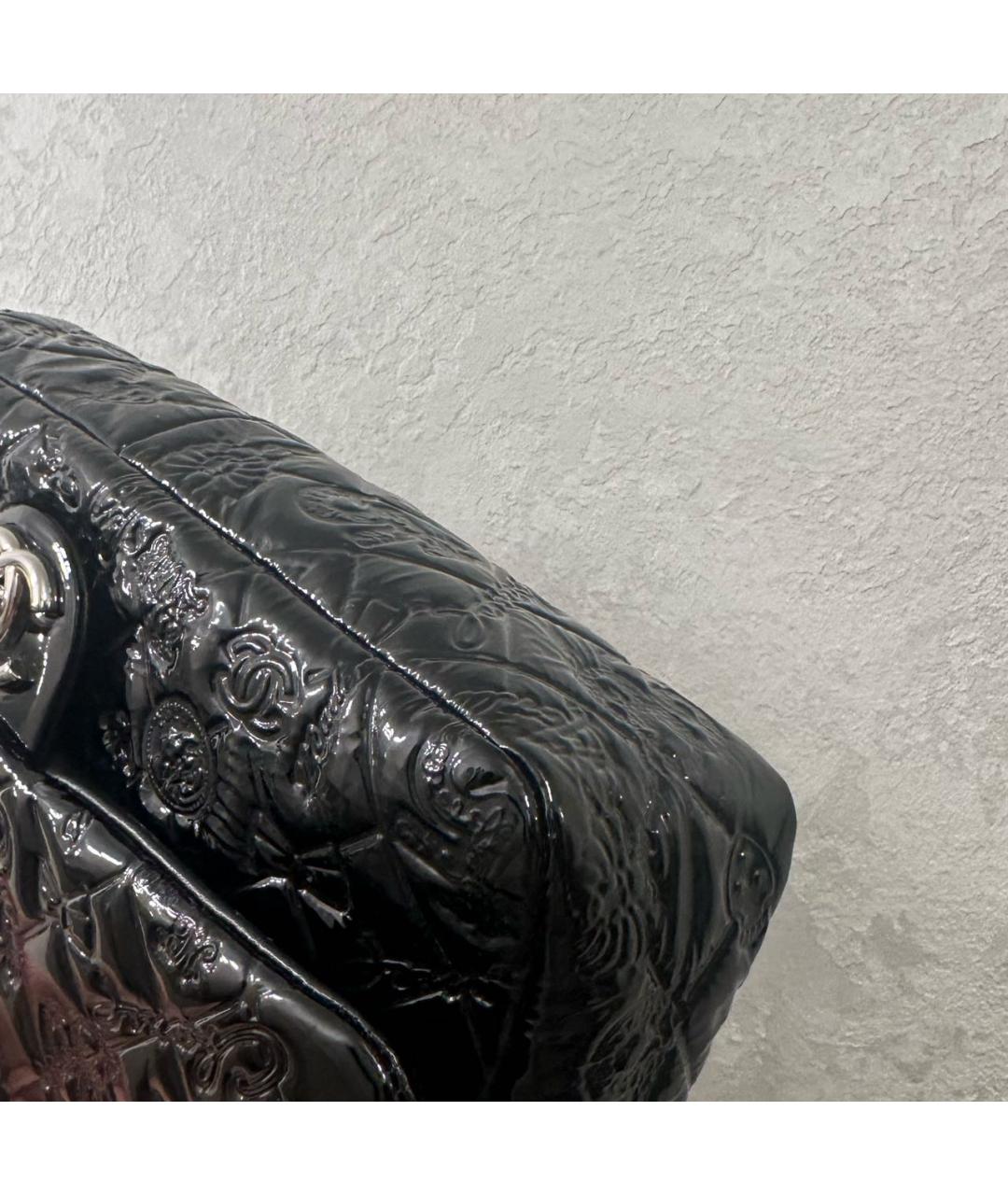 CHANEL Черная сумка через плечо из лакированной кожи, фото 4