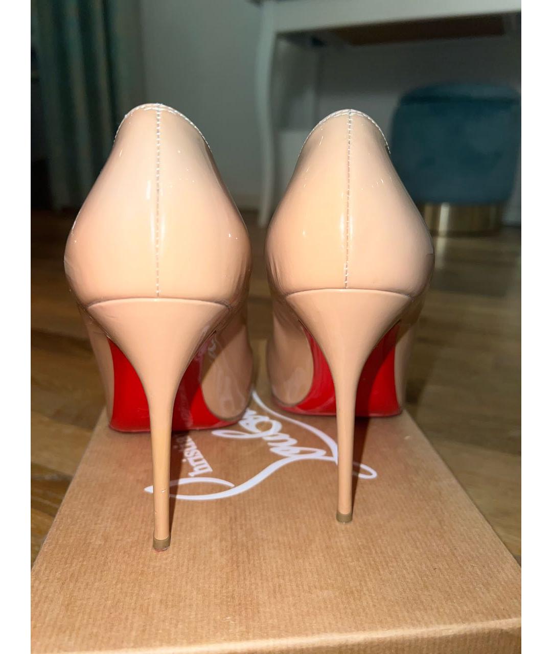 CHRISTIAN LOUBOUTIN Бежевые туфли из лакированной кожи, фото 4