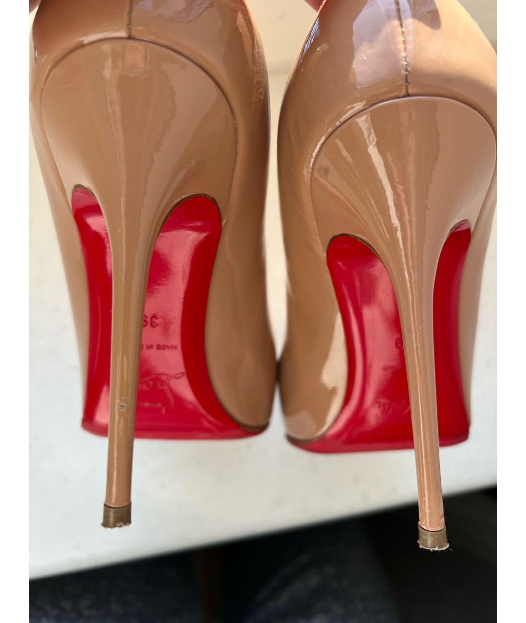 CHRISTIAN LOUBOUTIN Бежевые туфли из лакированной кожи, фото 6