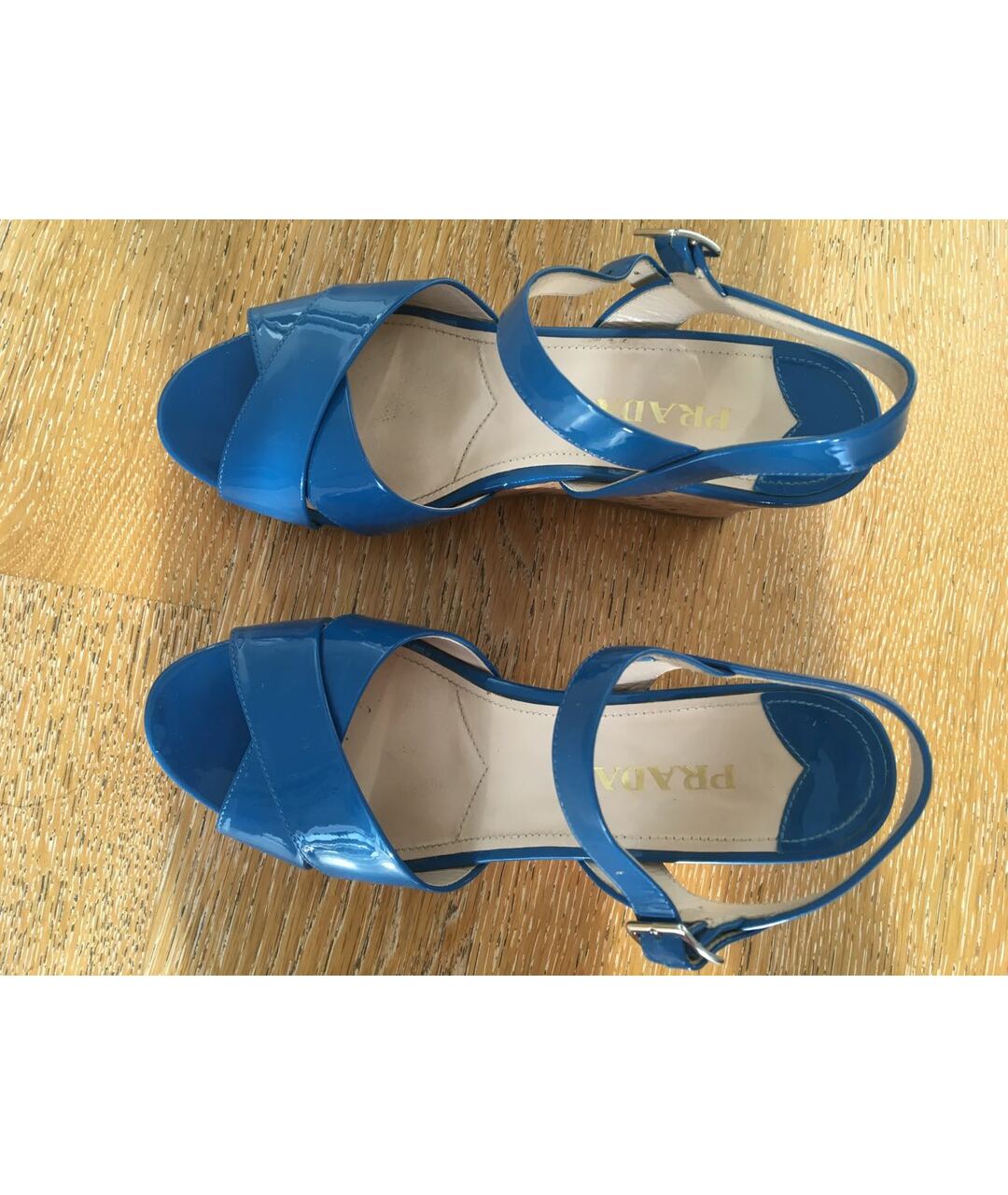 PRADA Голубые босоножки из лакированной кожи, фото 3