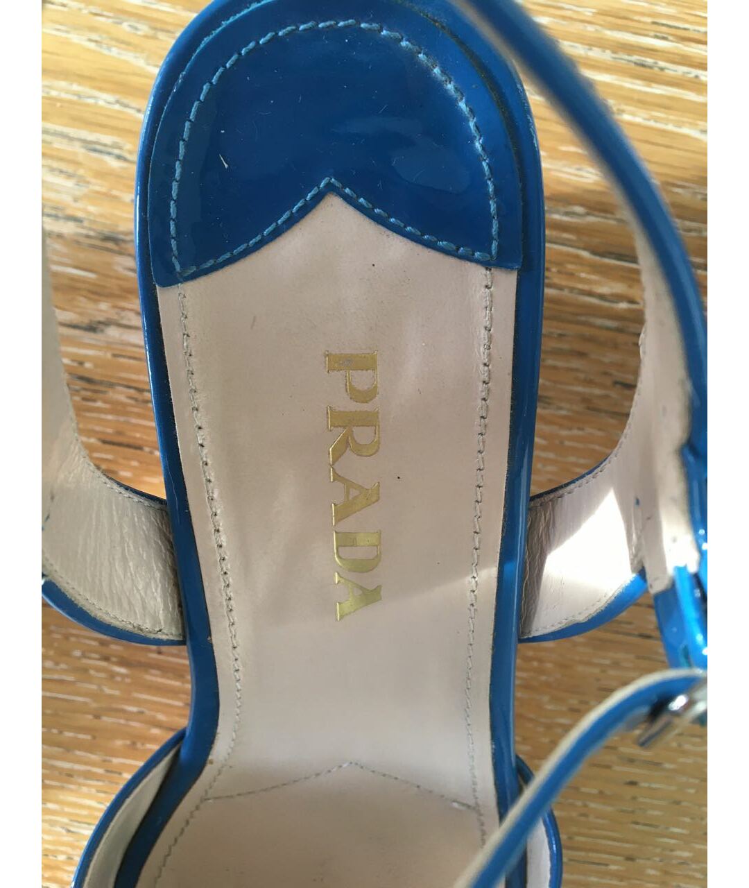 PRADA Голубые босоножки из лакированной кожи, фото 4